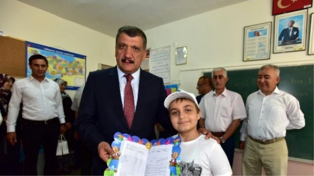 Başkan Gürkan Öğrencilere Karne Dağıttı