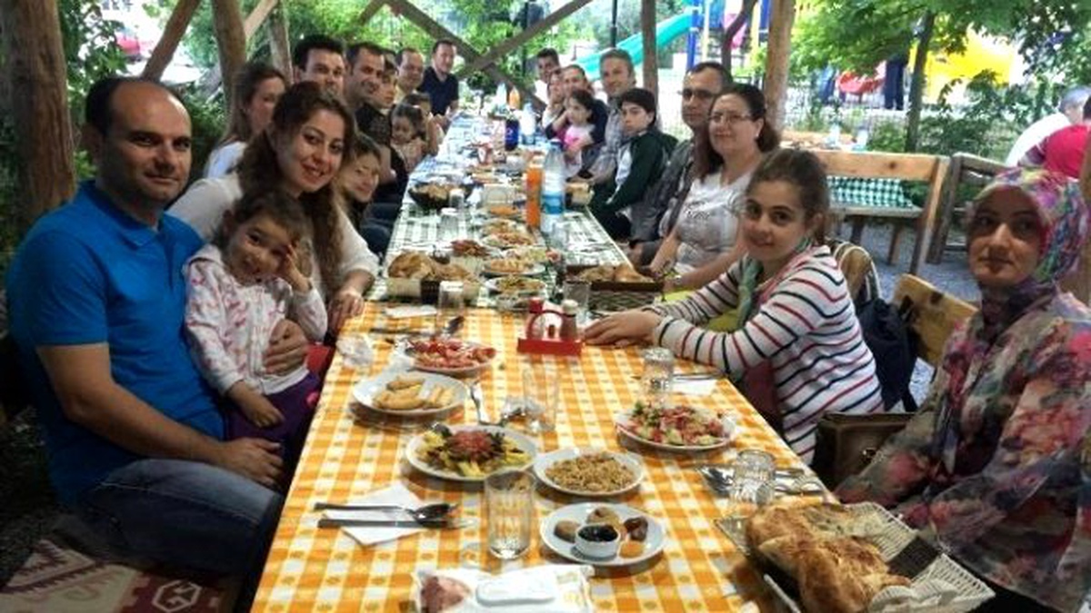 Beü Kan Bankası Çalışanları İftar Yemeğinde Bir Araya Geldi