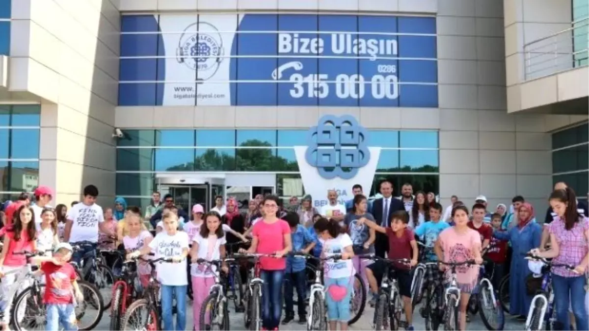 Biga Belediyesi\'nden Karne Hediyesi