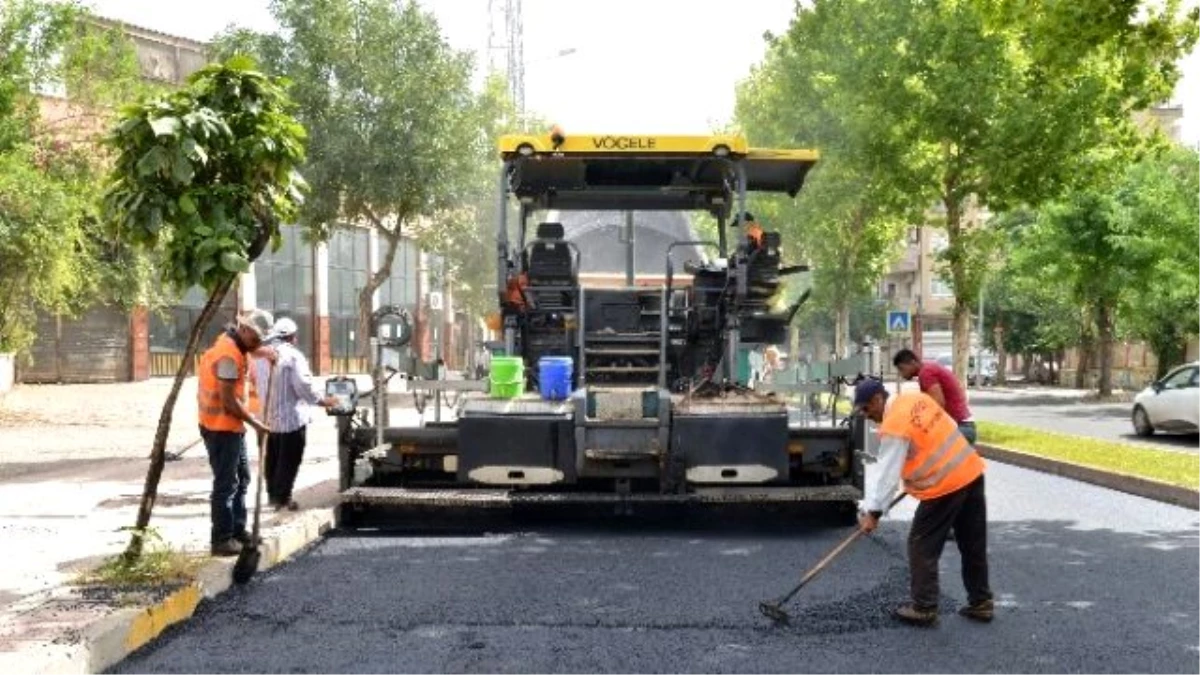 Büyükşehir\'in Yenişehir\'de Asfalt Çalışması Devam Ediyor