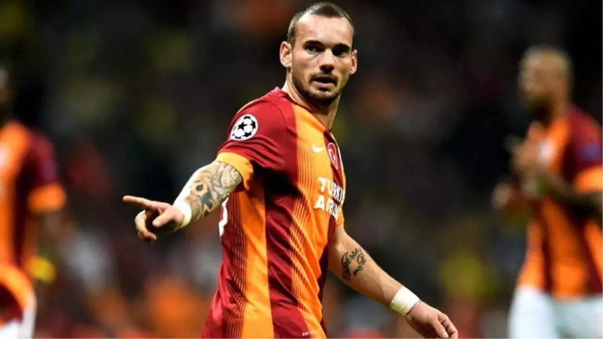 G.Saray Sneijder\'in Sözleşmesini Uzattı, Menajeri Para İsteyince Kriz Çıktı