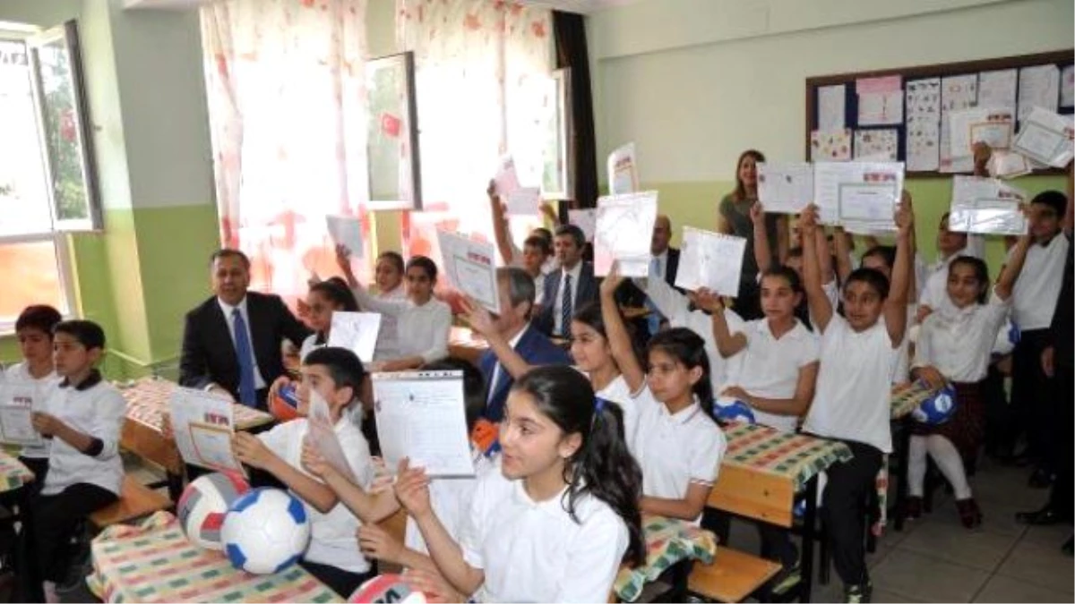 Gaziantep\'te 486 Bin Öğrenci Karne Sevinci Yaşadı