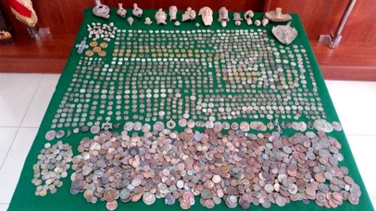 İzmir\'de Bin 216 Orijinal Tarihi Eser Ele Geçirildi