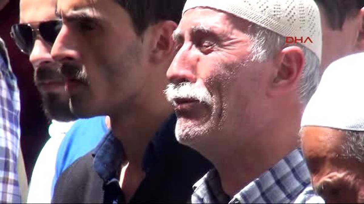 Karabük Kamyondan Düşen Gaz Betonlarının Öldürdüğü Kadın Karabük\'te Toprağa Verildi
