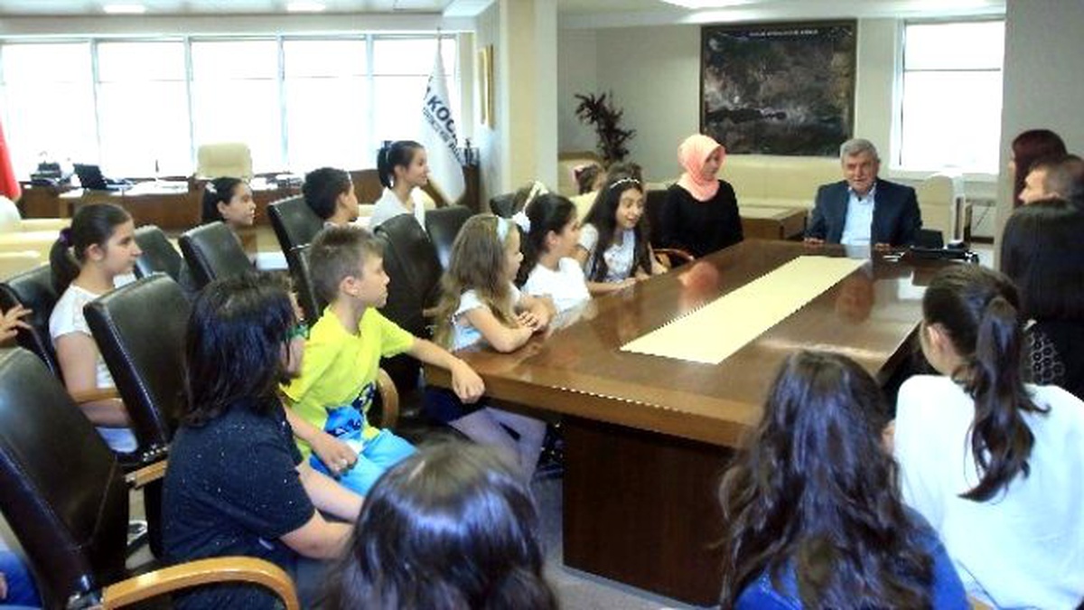 Karaosmanoğlu, Türk Halk Müziği Çocuk Korosunu Ağırladı