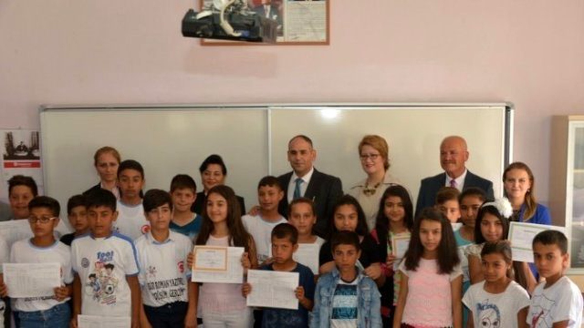 Kırklareli\'nde 51 Bin 640 Öğrenci Karnesini Aldı