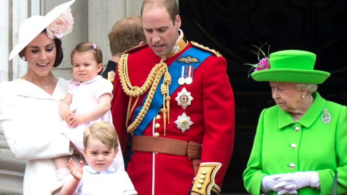 Kraliçe 2.Elizabeth, Prens William'ı Herkesin Gözü Önünde Azarladı