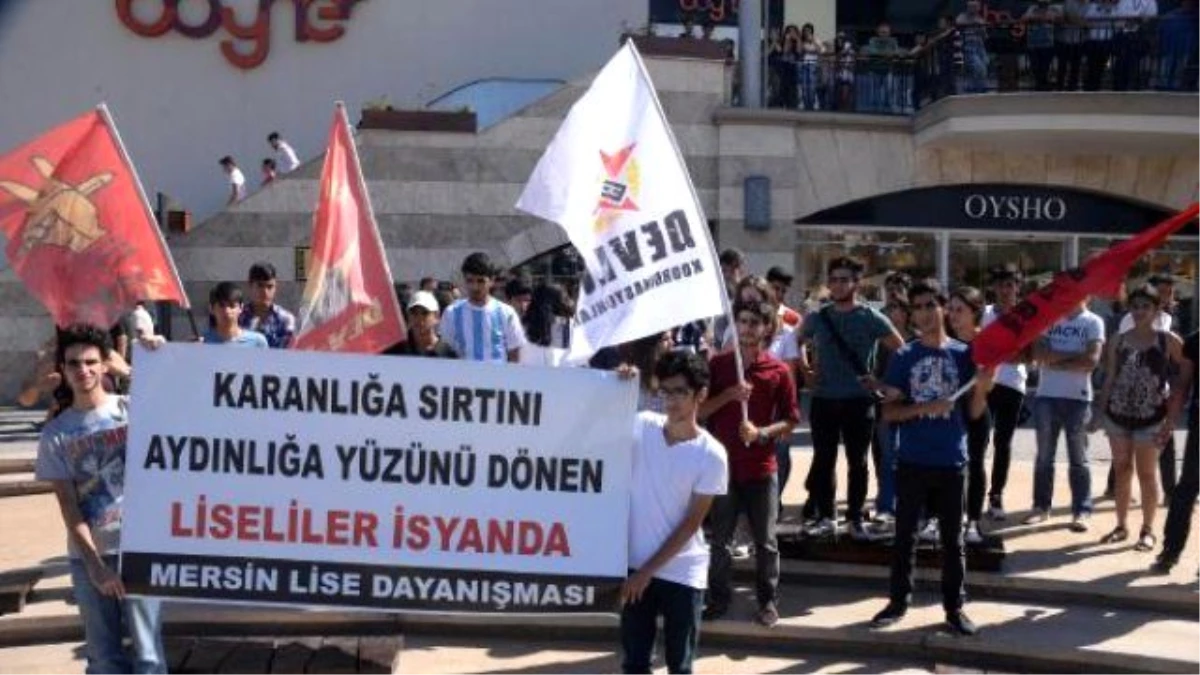 Mersin\'de Liseliler Eğitim Sistemini Protesto Etti