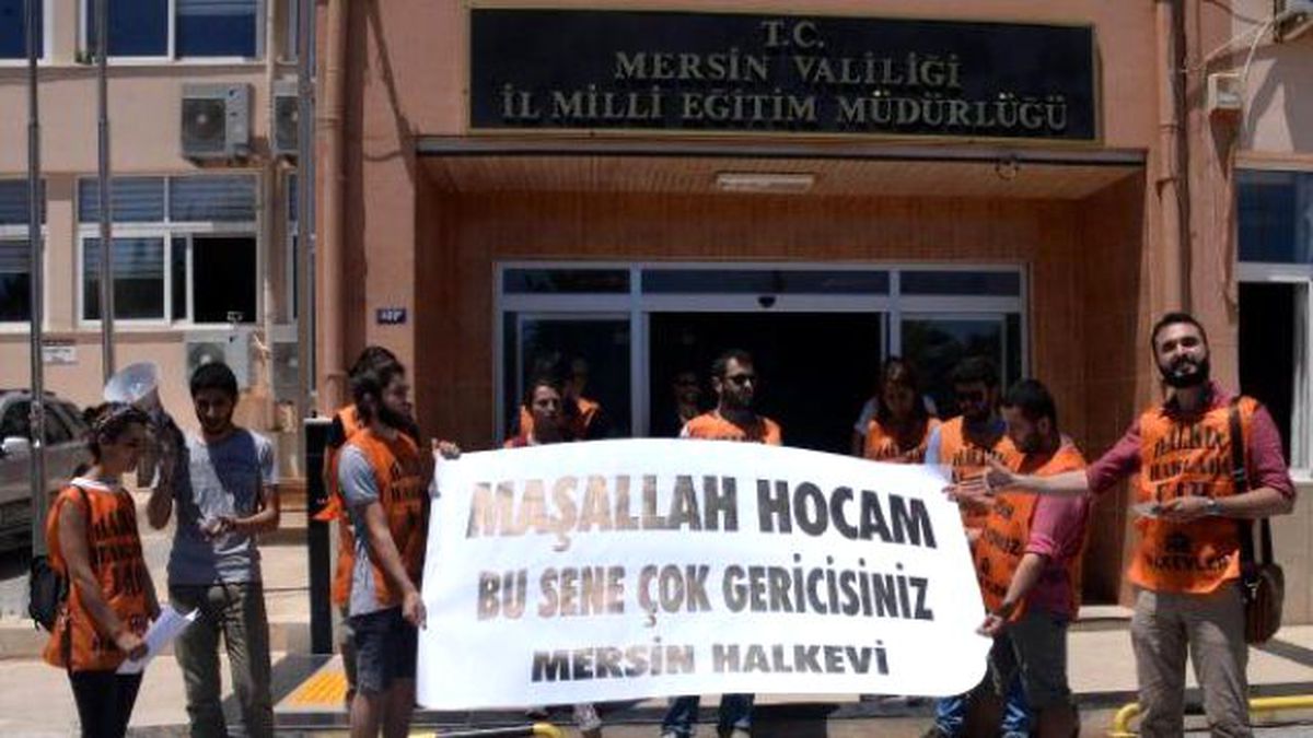 Mersin\'de Milli Eğitim Müdürü\'ne \'Takke ve Tespihli\' Protesto