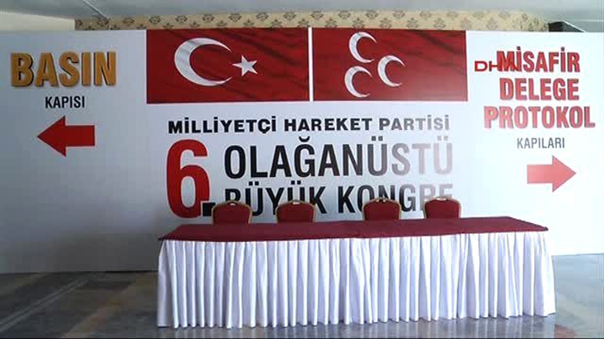 MHP 6. Olağanüstü Büyük Kurultay\'ının Yapılacağı Salonda Çalışmalar Devam Ediyor