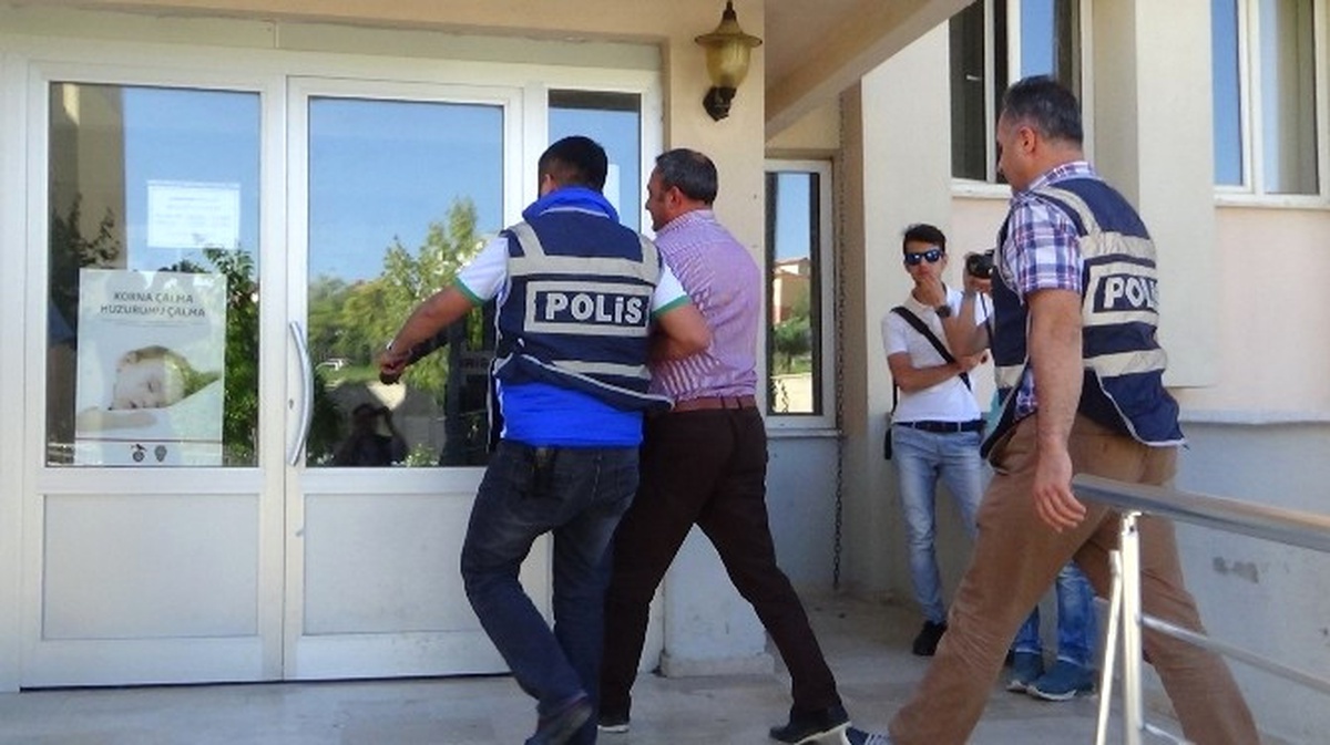 MİT ve Jandarma Mensubuyum\' Diyerek 10 Kişiden 500 Bin Lira Dolandırdı
