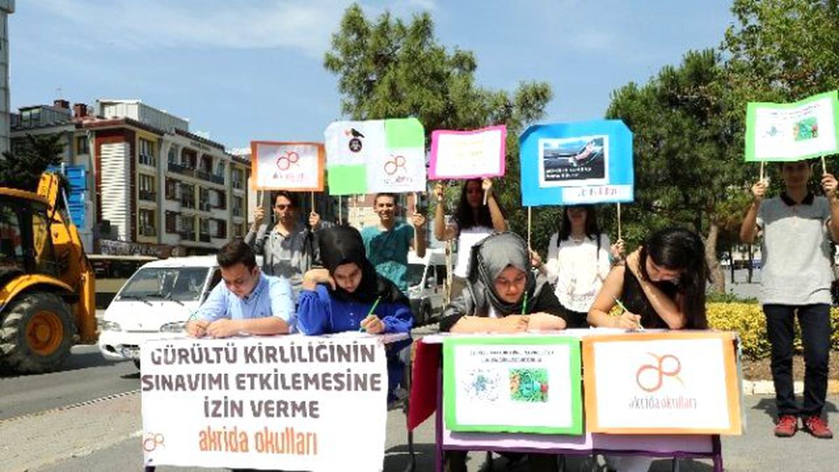 Öğrencilerden \'Kornaya Basma\' Eylemi