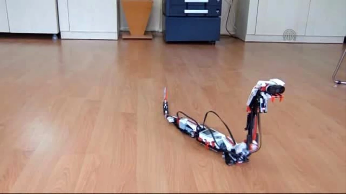 Robot Yılan" Okulun Maskotu Oldu