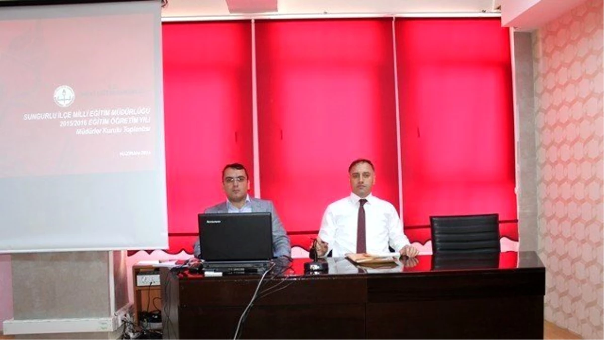 Sungurlu\'da Okul Müdürleri Toplantısı
