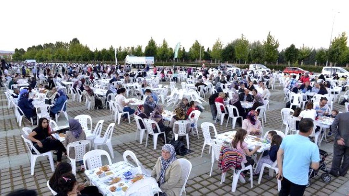 Tepebaşı\'ndan 4 Noktada İftar
