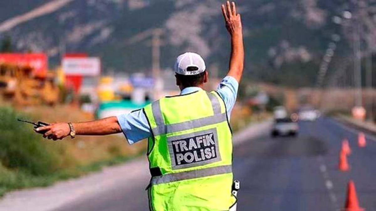 Trafik Polisine Yumruk Atan Sürücüye 1 Yıl 2 Ay Hapis Cezası
