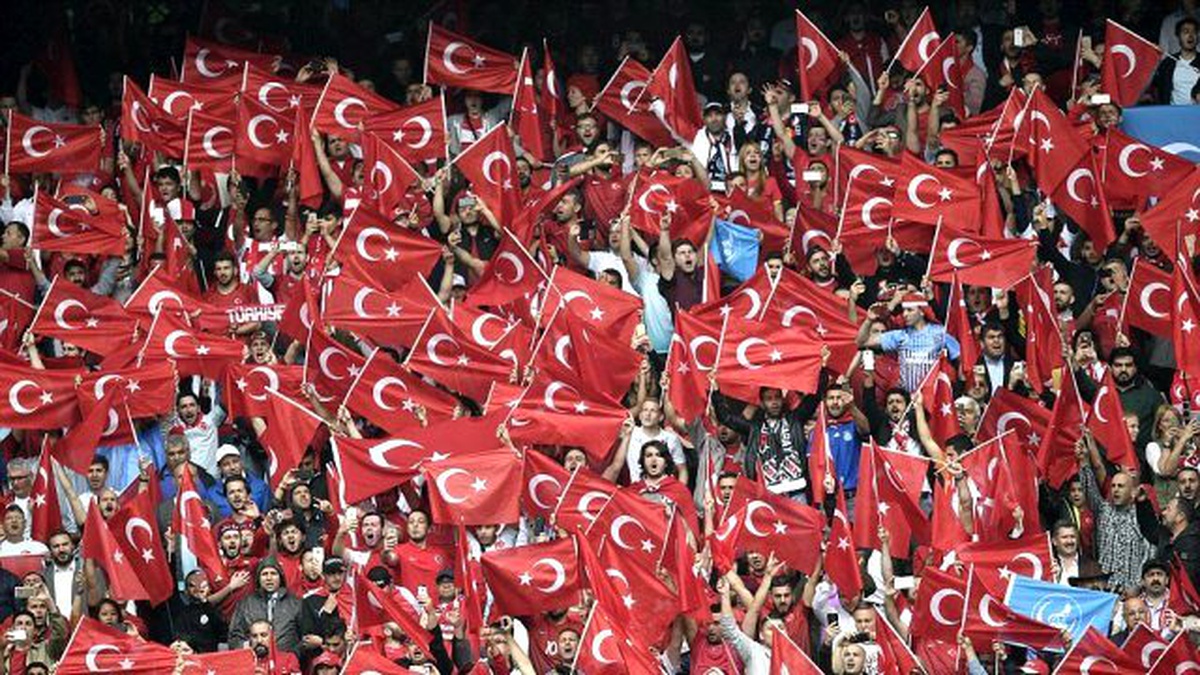 Türkler, Nice Sokaklarını Festival Alanına Çevirdi