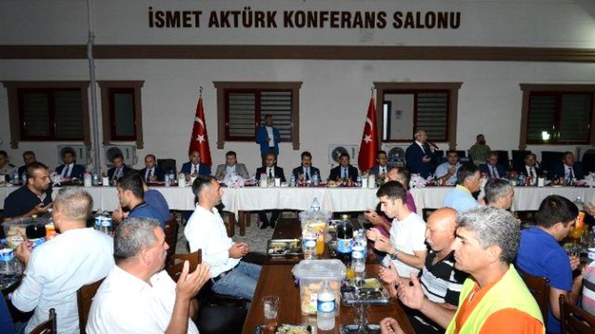Vali ve Başsavcı Cezaevinde Hükümlülerle İftar Yaptı