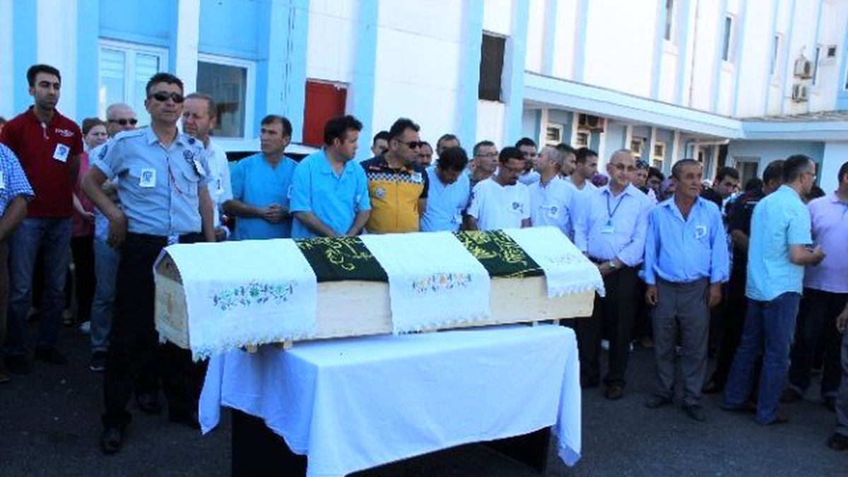 Vefat Eden Ambulans Şoförü İçin Hastane Önünde Tören Düzenlendi