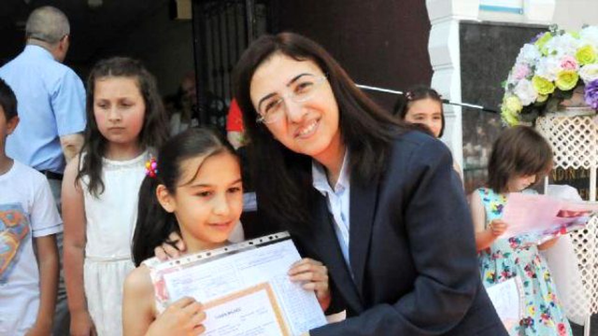 Yalova\'da Karneleri Vali Tuğba Yılmaz Verdi