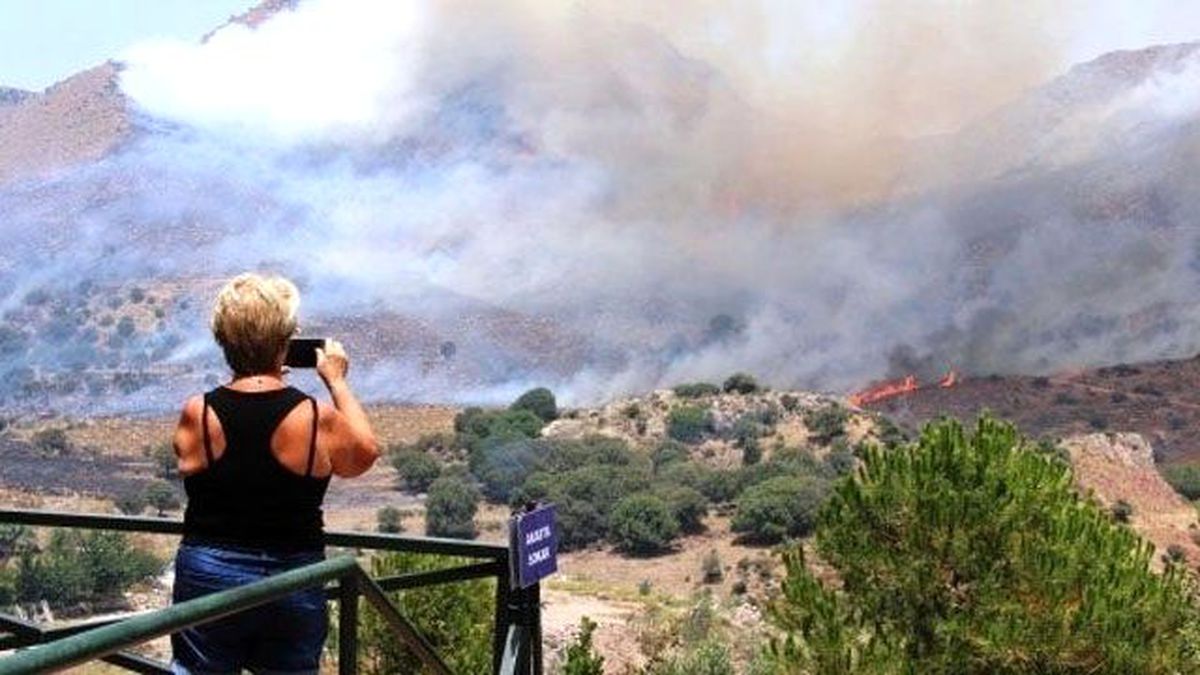 Muğla Yanıyor, Turistler Çekiyor!