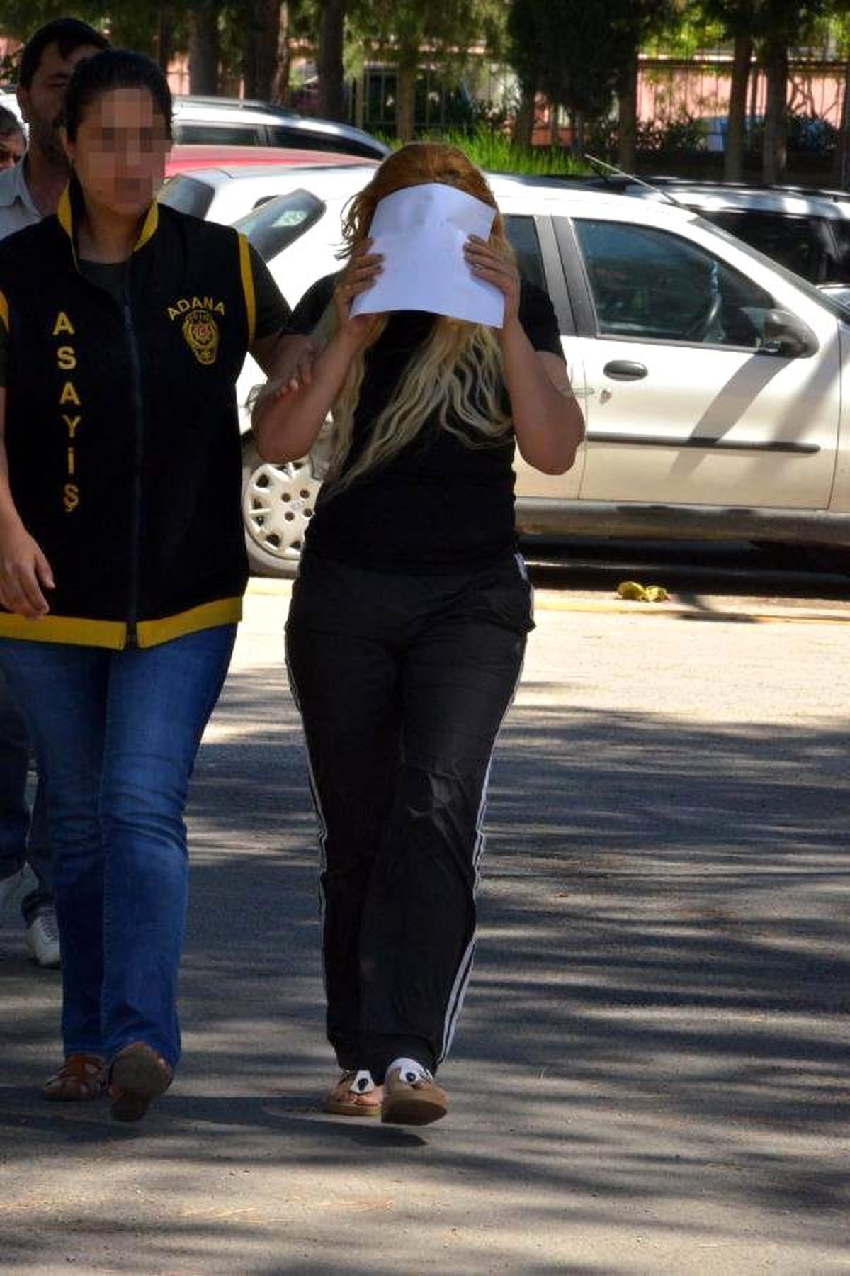 Kardeşi, Ablasına Fuhuş Yapması İçin Müşteri Buldu
