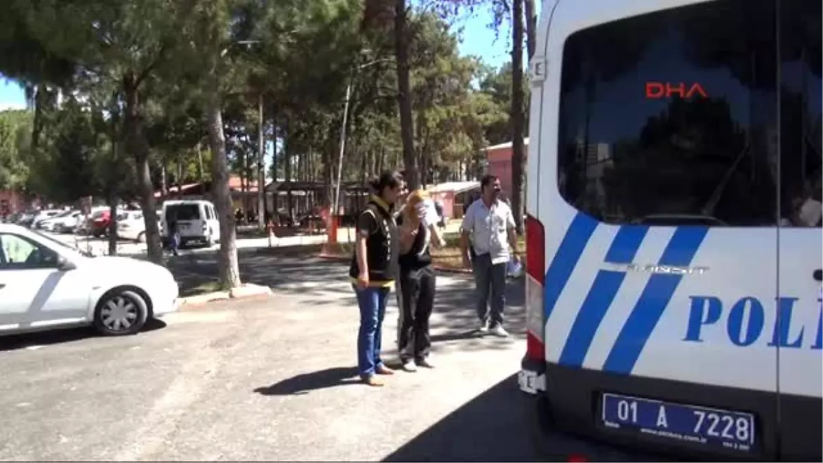 Adana Abla ile Kız Kardeşi Fuhuş Yaparken Yakalandı