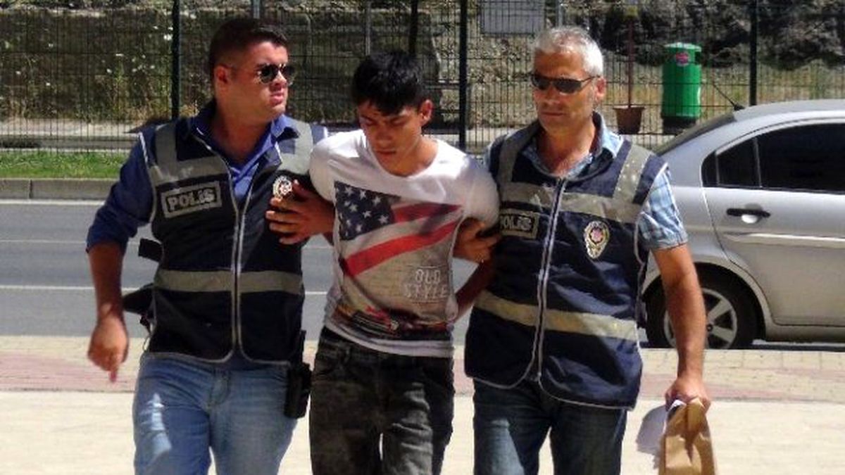 Saçından Sürükleyerek Ara Sokağa Götürdüğü Turiste Tecavüz Etti