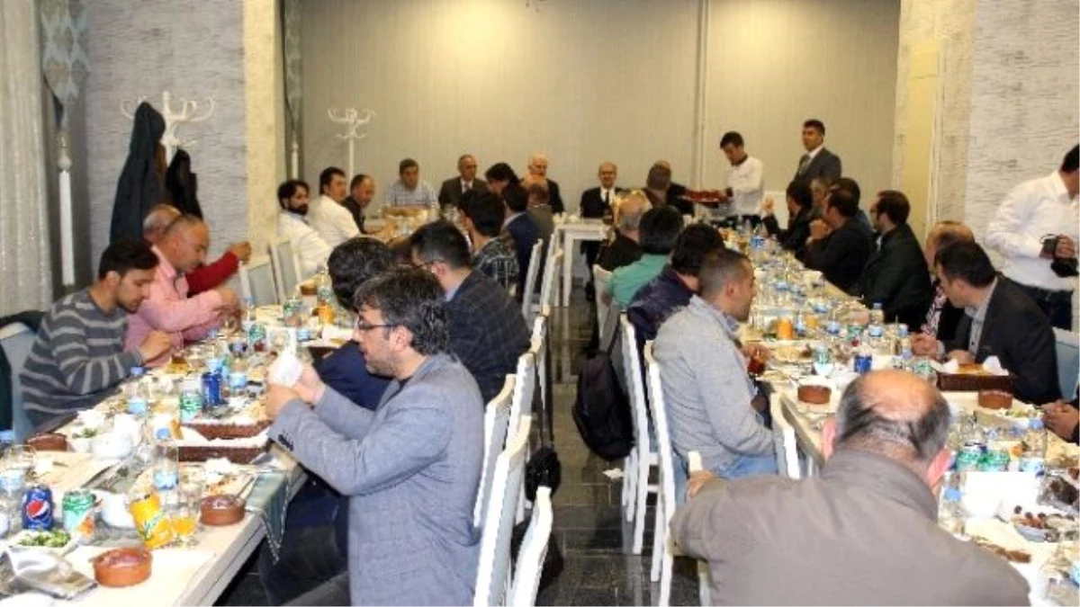 Atatürk Üniversitesi\'nden Gazetecilere İftar Yemeği