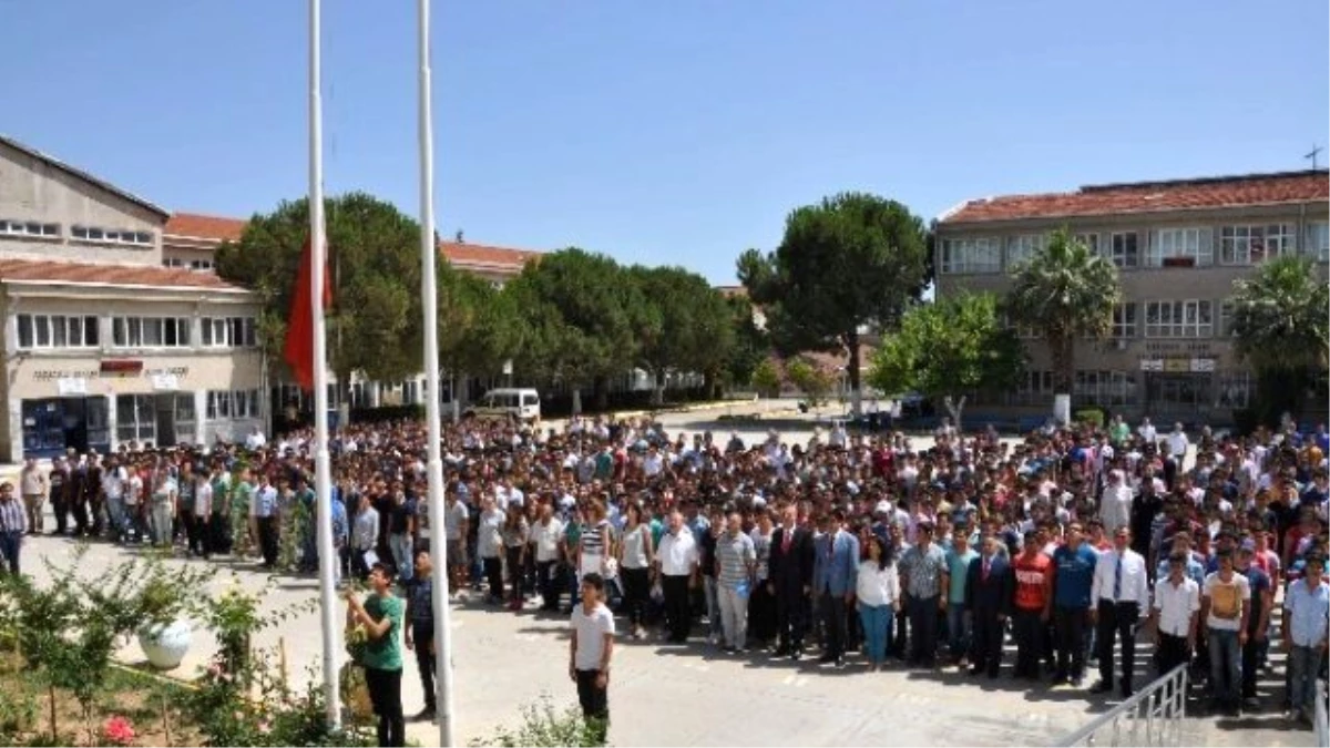 Başarılı Öğrencilere Tatil Kuponlu Karne Verildi