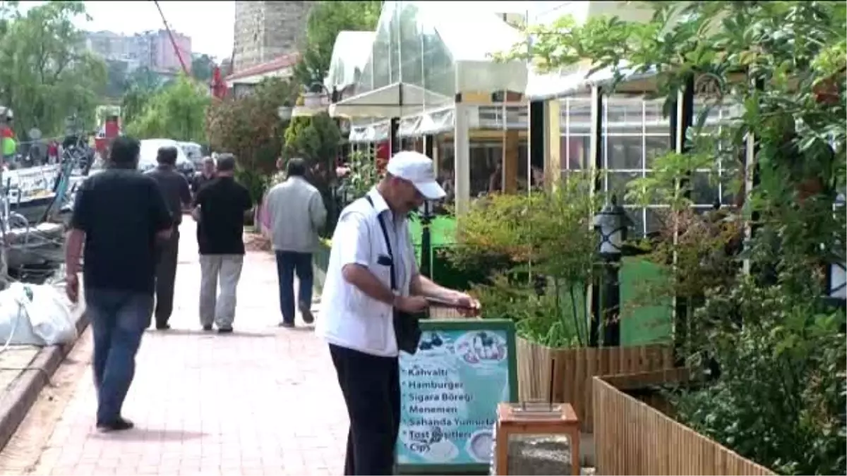 Çekirdek Satarak Hac Parası Biriktiriyor - Sinop