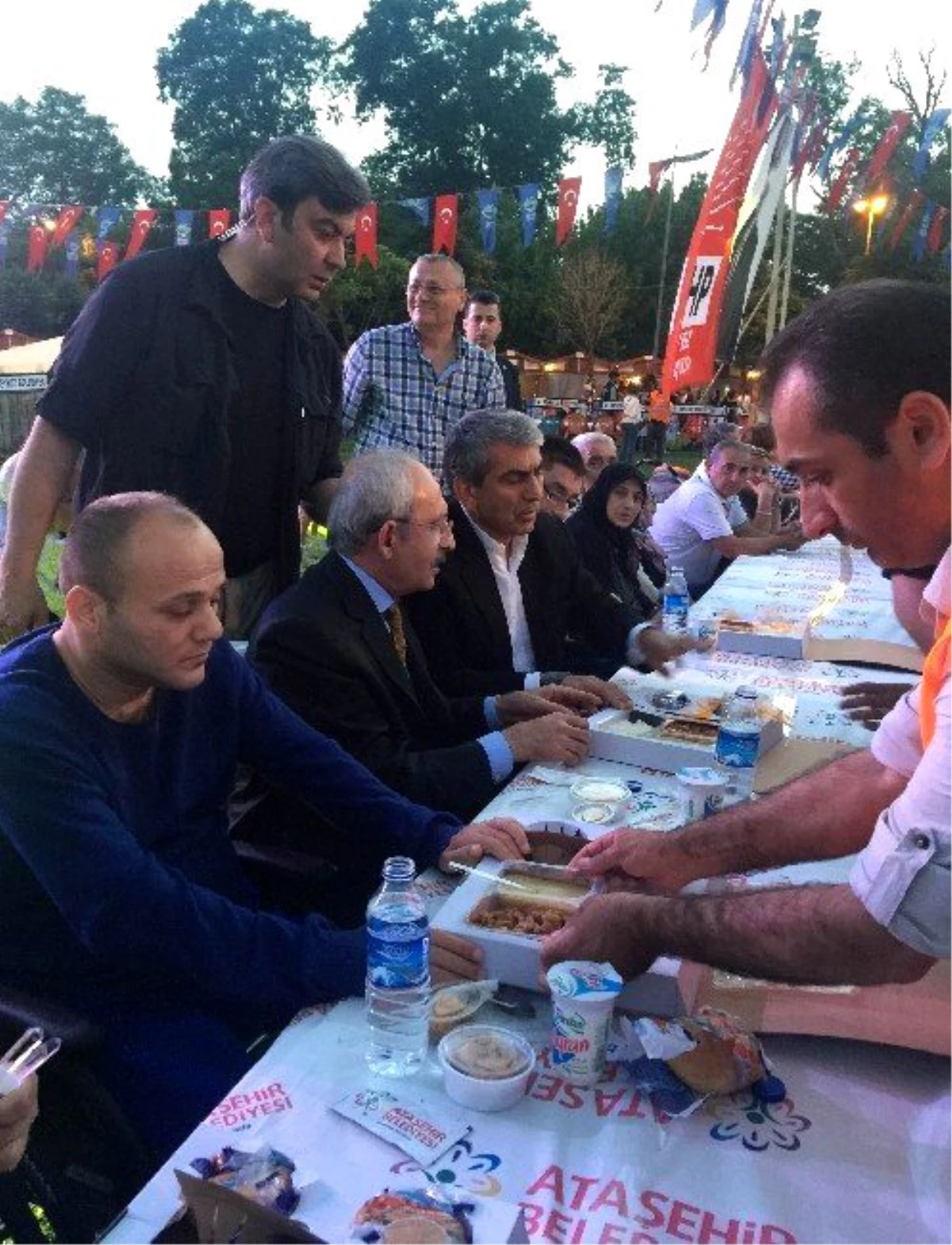 CHP Lideri Kemal Kılıçdaroğlu, Partisinin İl Başkanlığı \'İftarına Katıldı