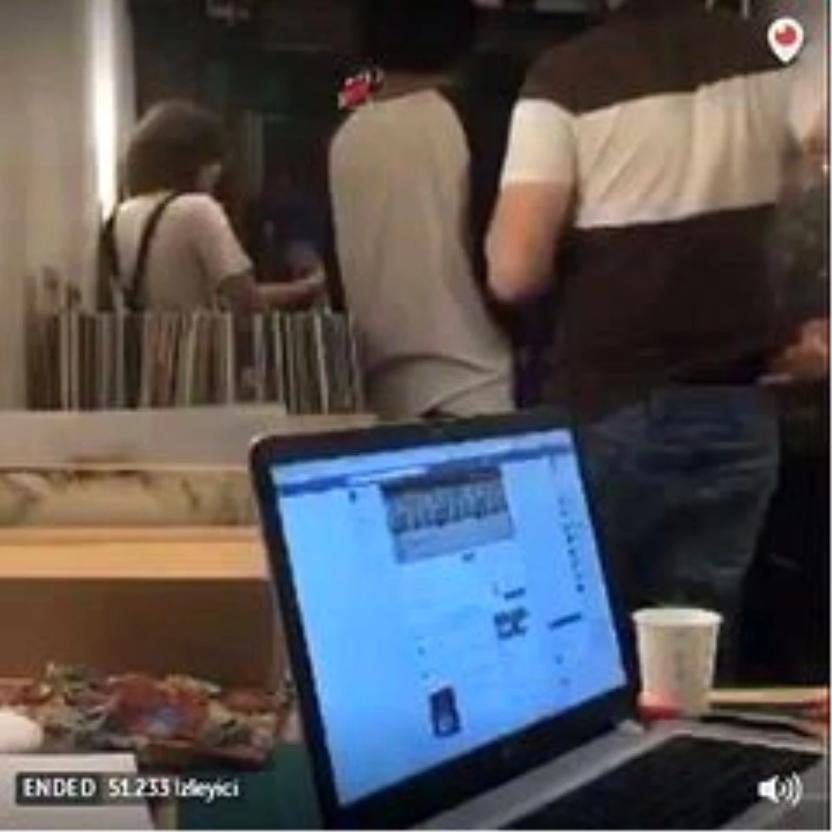 Firuzağa\'da Kafe Basan Grup "Sizi İçeride Yakarız" Tehdidiyle Gençlere Saldırdı