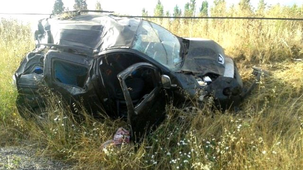 Hafif Ticari Araç Takla Attı, Faciadan Dönüldü: 2 Yaralı