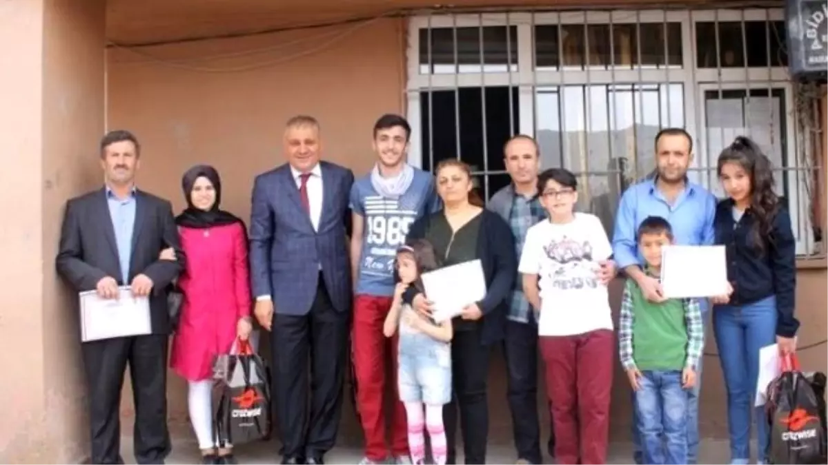 Hakkari Mesleki ve Teknik Anadolu Ticaret Lisesi 140 Mezun Verdi