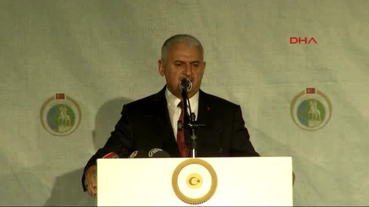 İzmir- Başbakan Binali Yıldırım İzmir\'de Şehit ve Gazi Aileleri İçin Düzenlenen İftar Programında...