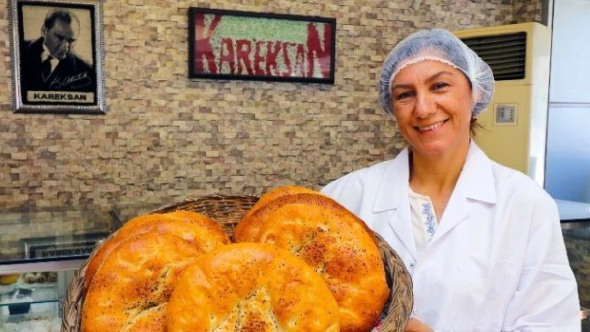 İzmir\'de Vatandaşlara Ramazan Pidesi Desteği