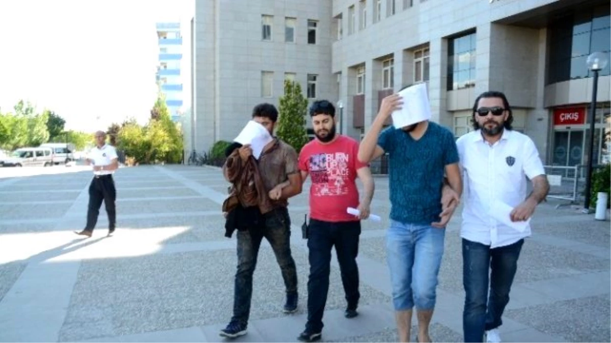 Kaçak Sigarayla Yakalanan 2 Suriyeli Tutuklandı