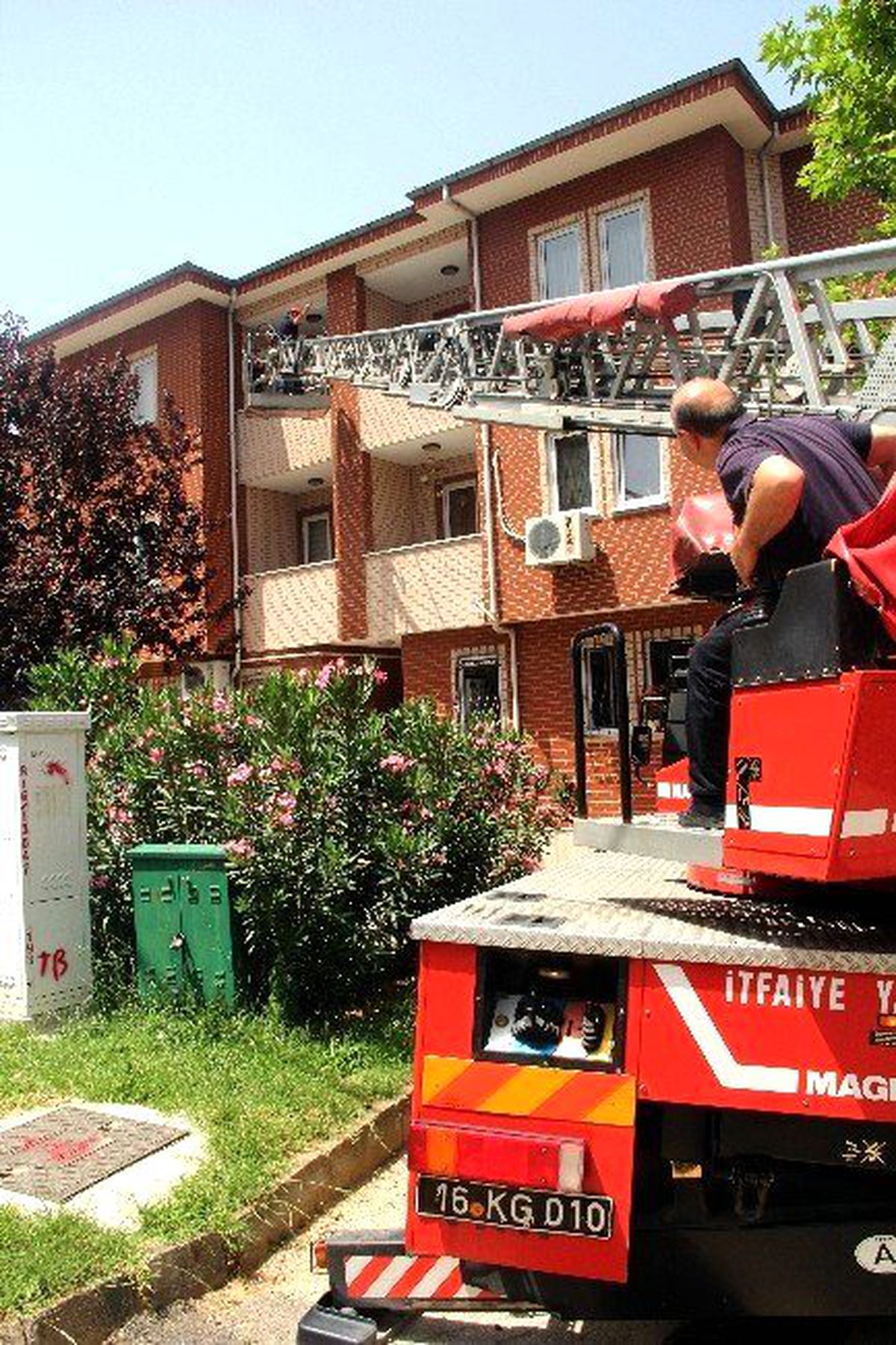 Lys Dönüşü Evlerine Giremediler, Yardımlarına İtfaiye Koştu