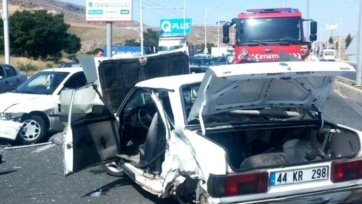 Malatya\'da Zincirleme Kaza: 1 Yaralı