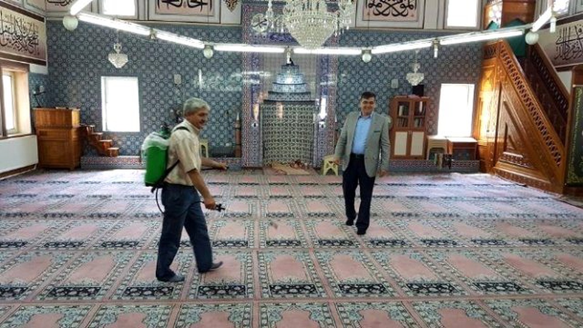 Pazaryeri\'nde Camiler Gül Suyu ile Temizleniyor