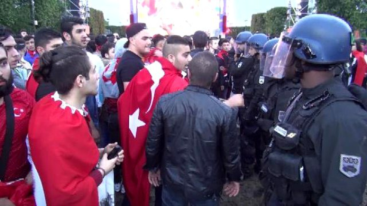 Türk ve İngiliz Taraftarları Arasında Gerginlik
