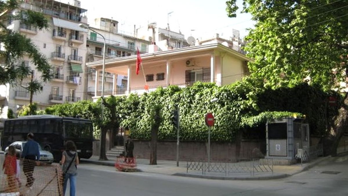 Türkiye\'nin Selanik Başkonsolosluğu\'na Molotoflu Saldırı