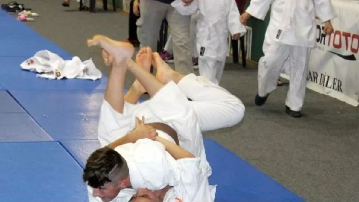 Uluslararası Judo Turnuvası Edirne\'de Başladı