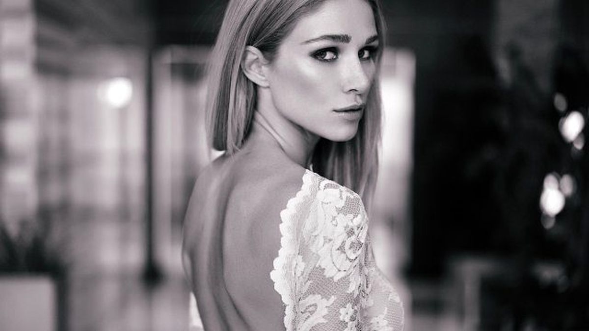 Ünlü Model Herkesin İçinde Bikinisini Değiştirdi