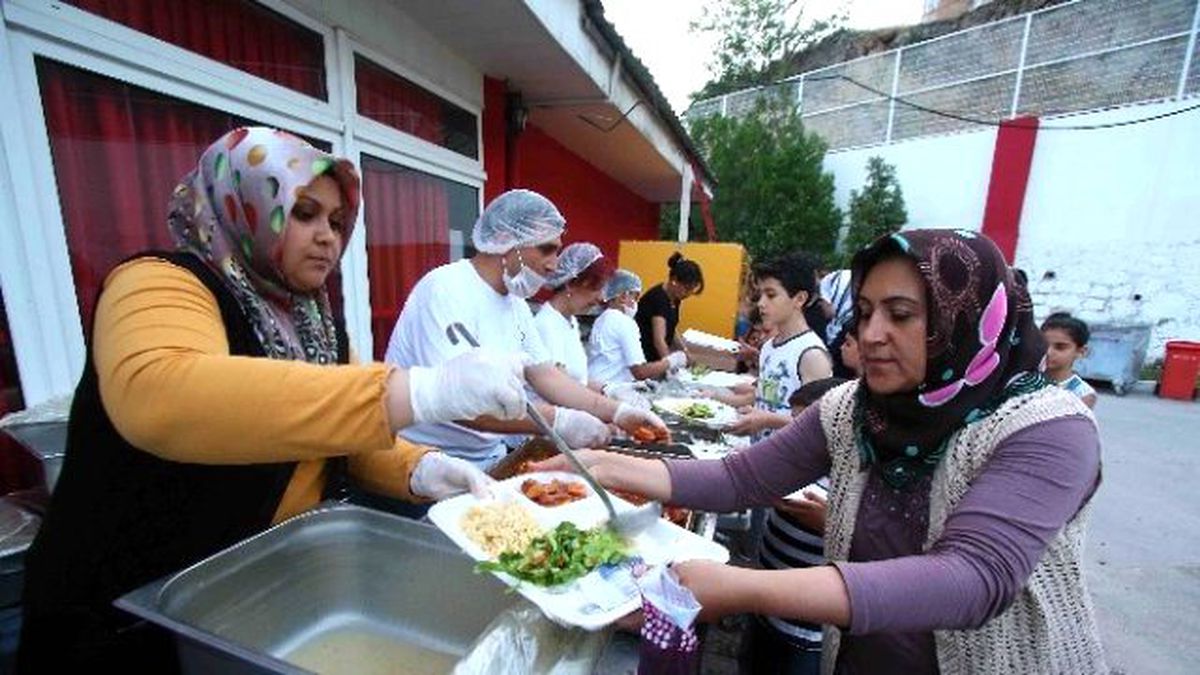 Bayraklı\'da Ramazan Coşkusu