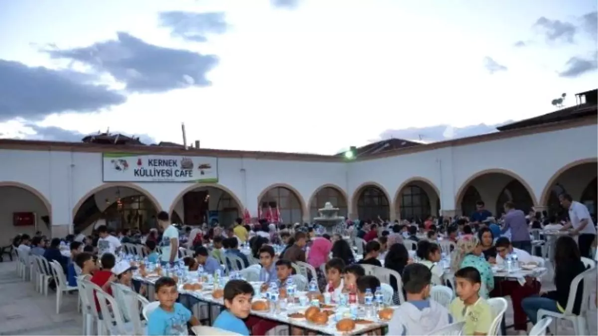 Büyükşehir, Çocukları İftarda Buluşturdu