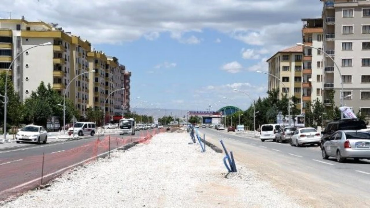Büyükşehir Fahri Kayahan\'da Kanal Projesine Başladı