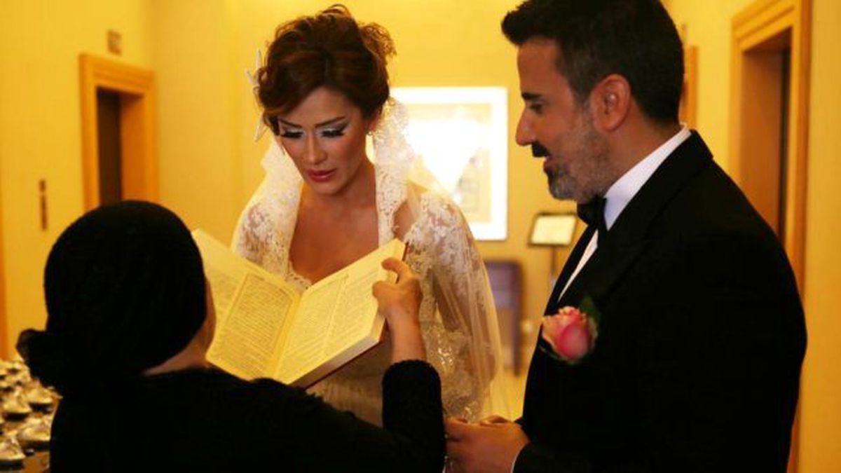 Emrah, Eşine 260 Bin Lira Değerinde Hediye Aldı