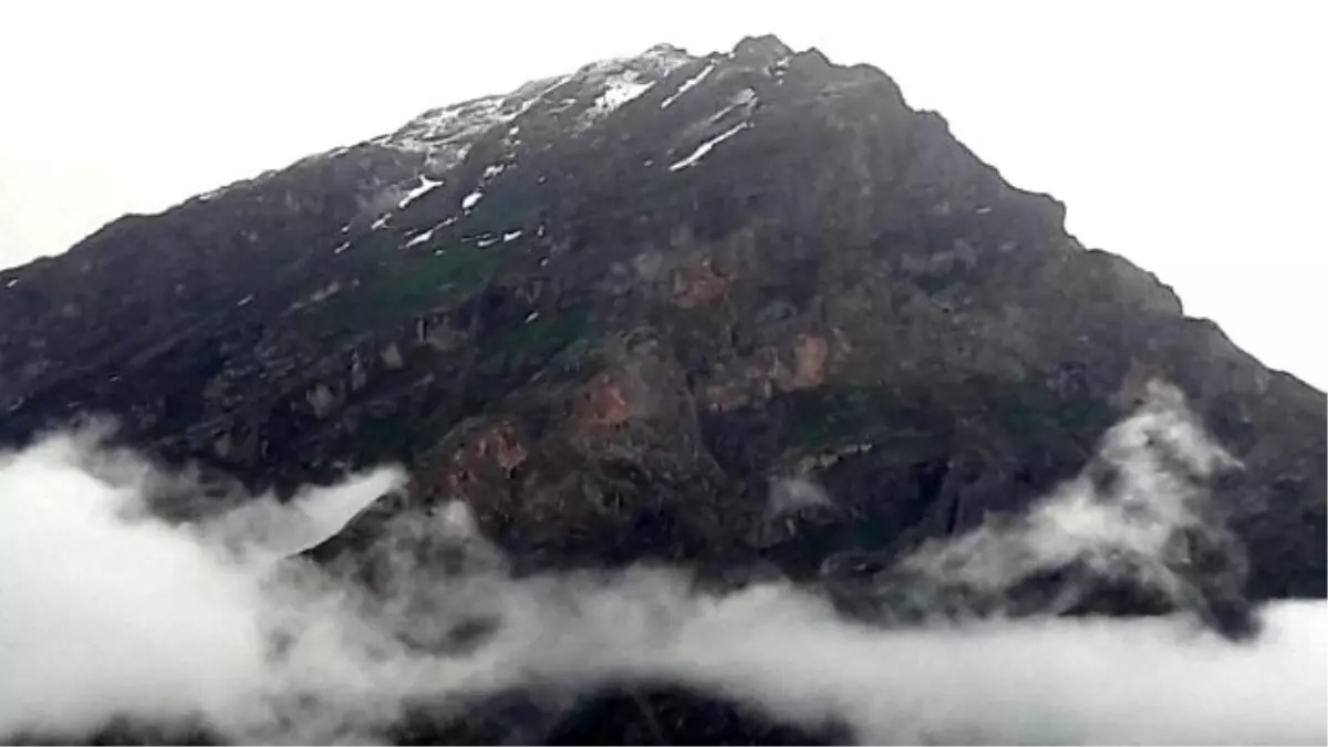 Haziran Ayında Hakkari Sümbül Dağına Kar Yağdı